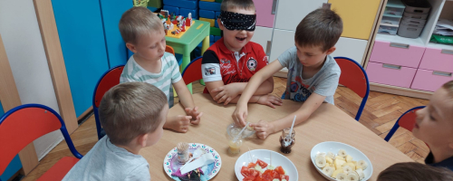 ZMYSŁOWY DZIEŃ PRZEDSZKOLAKA