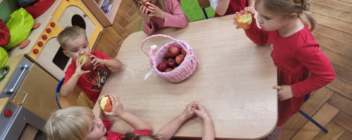 ŚWIATOWY DZIEŃ JABŁKA W PRZEDSZKOLU